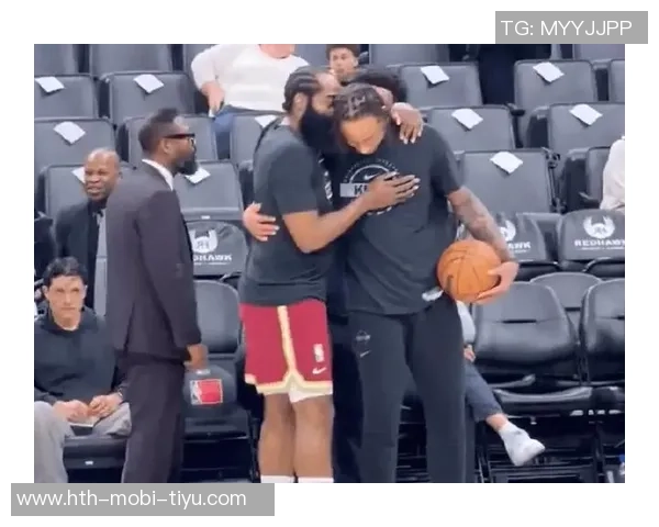 哈登赛后与火箭队友深情拥抱卡佩拉相拥时长最长引发关注